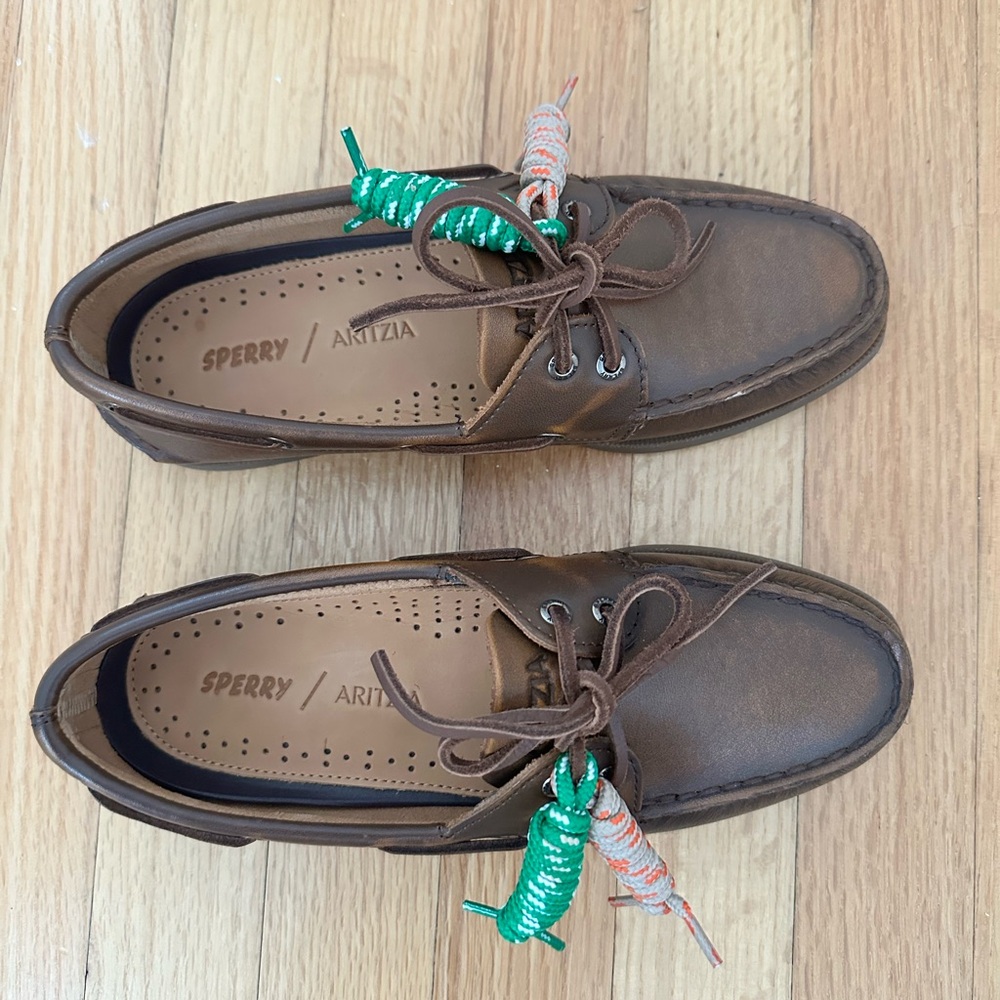 Aritzia Sperry Distressed Chocolate Brown Size 7.5 NWT